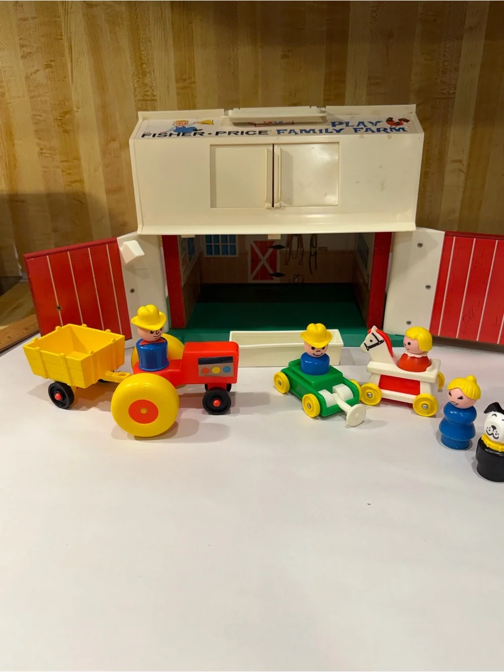 Vintage 1986 Fisher Price Little People Play Family Farm Barn